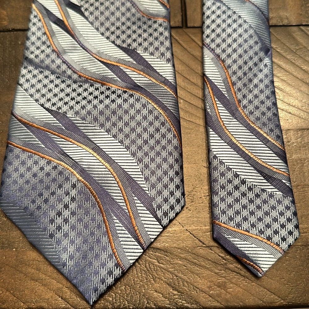 Stacy Adams blue men's tie.
